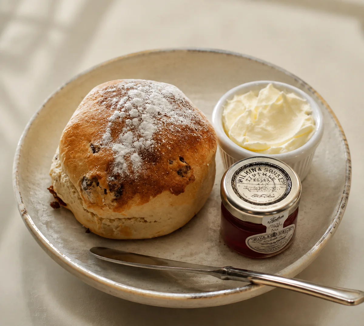 Cafe Nikoletta Cream scones